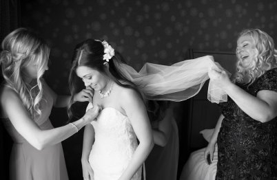 GETTING READY WEDDING PHOTOGRAPHY BY LEAH MARTIN
