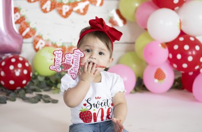 CAKE SMASH PHOTOGRAPHY BY LEAH MARTIN